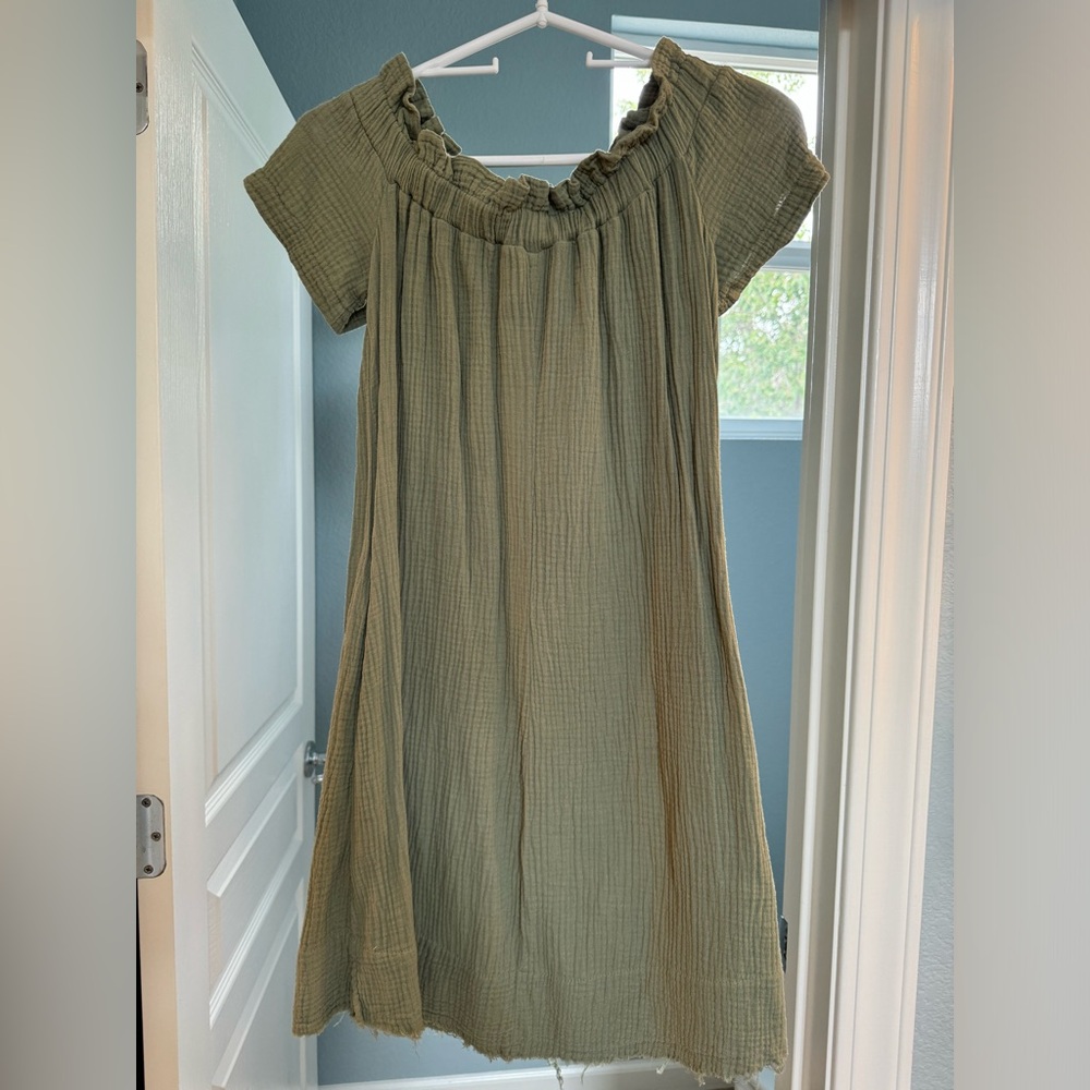 Anthropologie Dress in Size Small - can be worn off shoulder or on shoulder